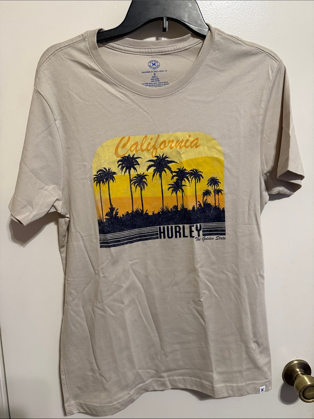 Hurley Beige Short-Sleeve Tee with Yellow and Navy California Palm Graphic